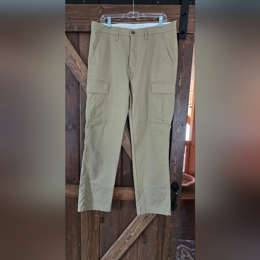 Levi's Classic Tan Khaki Twill Pants With Flat Profile Cargo Pockets 34